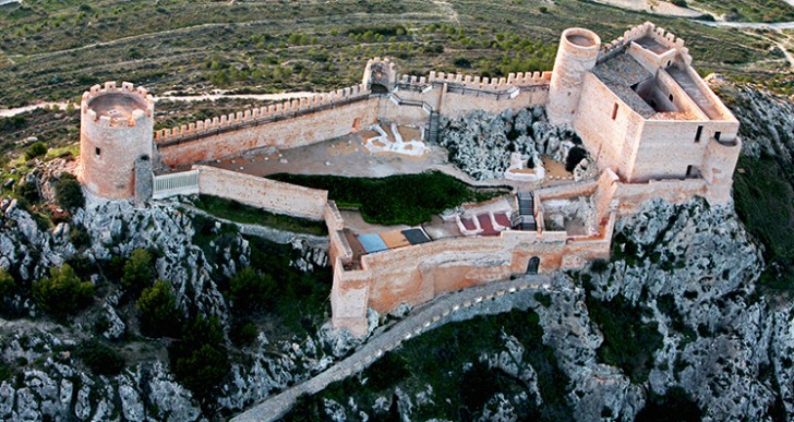 ALICANTE, UNA PROVINCIA COSIDA POR LOS CASTILLOS